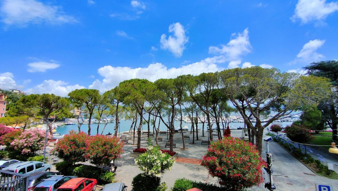 Un Balcone In Pineta Appartement Fezzano  Buitenkant foto